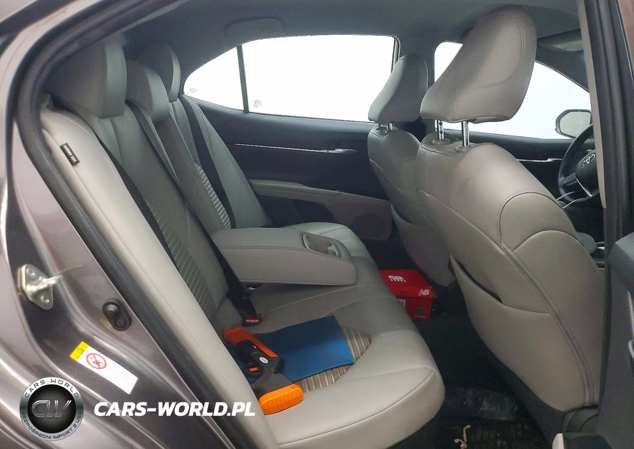 2018 Toyota Camry Hybrid Se VIN:4T1B21HK6JU510731 - 10