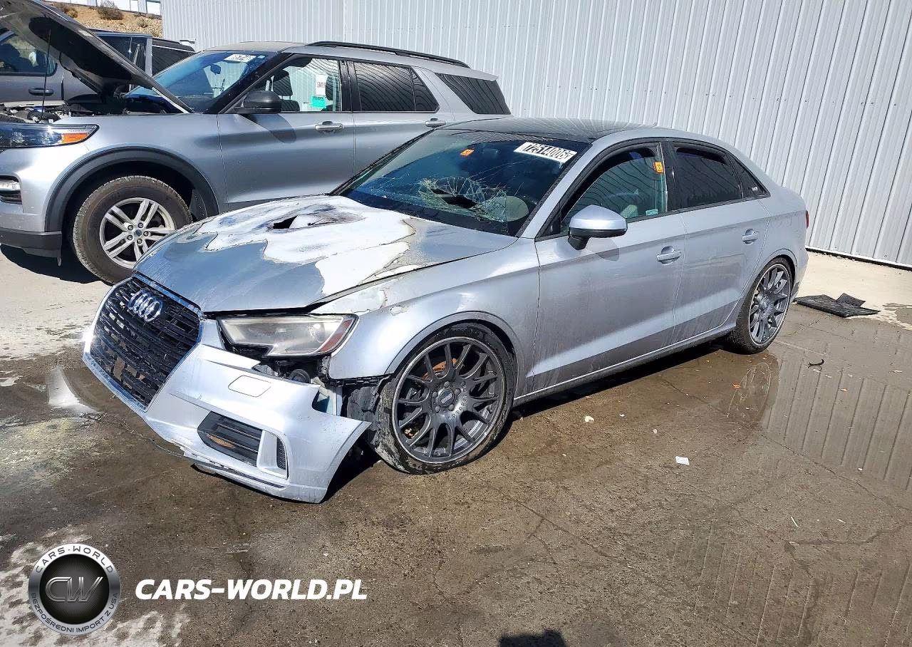 2018 Audi A3 Premium VIN:WAUAUGFFXJ1041760 - 1