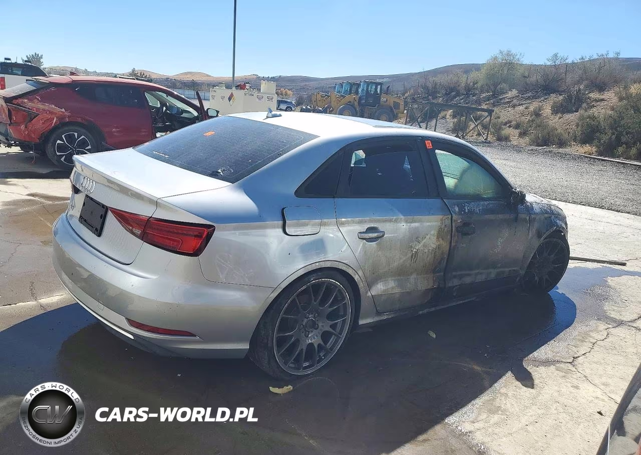 2018 Audi A3 Premium VIN:WAUAUGFFXJ1041760 - 3