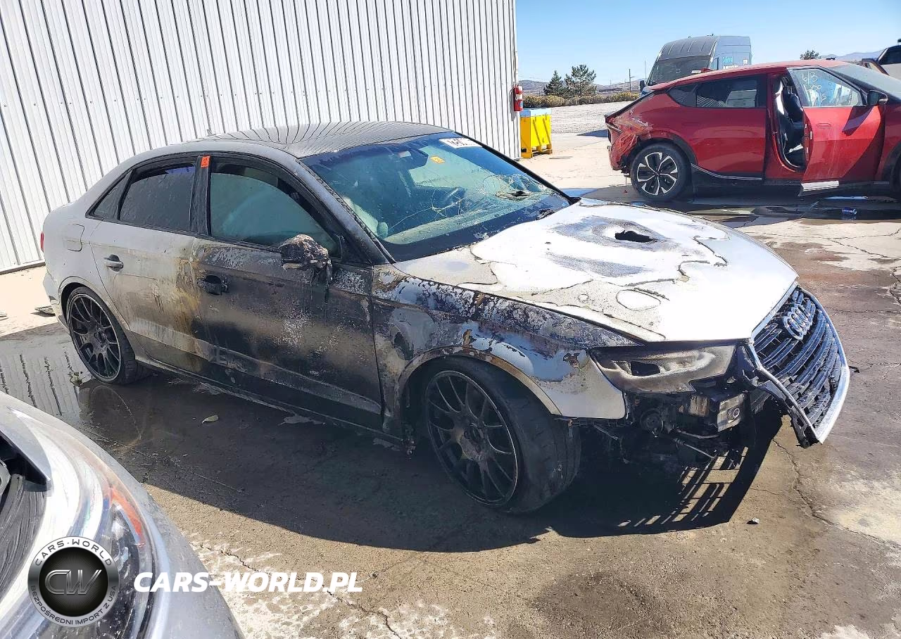 2018 Audi A3 Premium VIN:WAUAUGFFXJ1041760 - 4