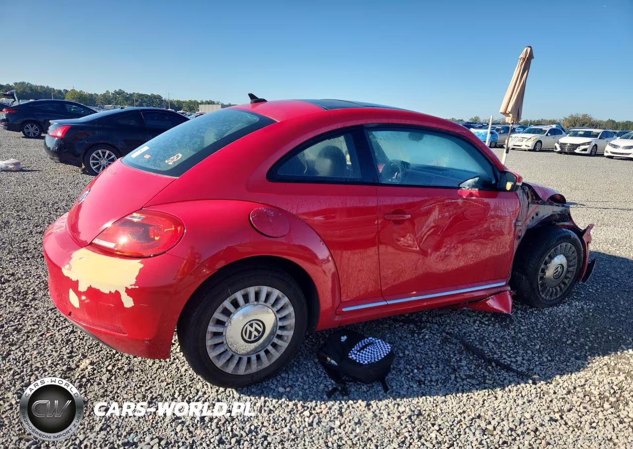 2013 Volkswagen Beetle VIN:3VWJP7AT8DM679968 - 3