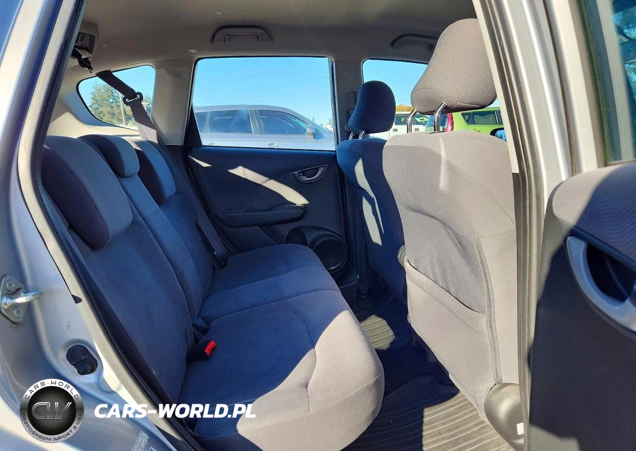 2011 Honda Fit VIN:JHMGE8H32BS011150 - 11