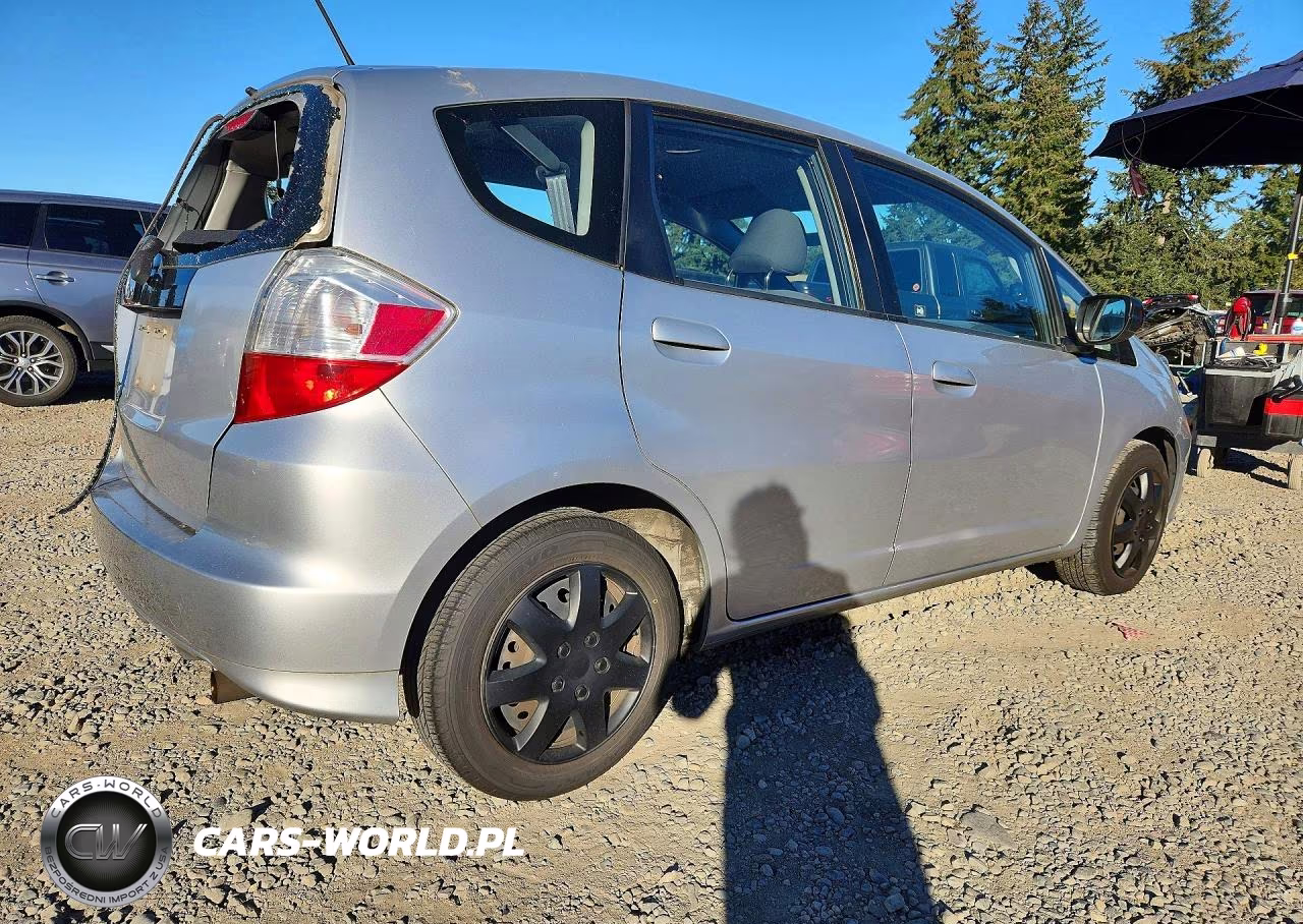 2011 Honda Fit VIN:JHMGE8H32BS011150 - 3
