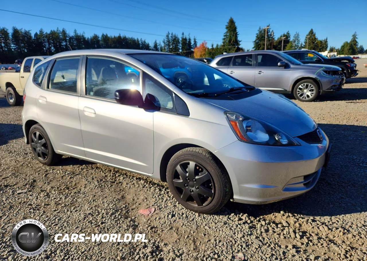 2011 Honda Fit VIN:JHMGE8H32BS011150 - 4