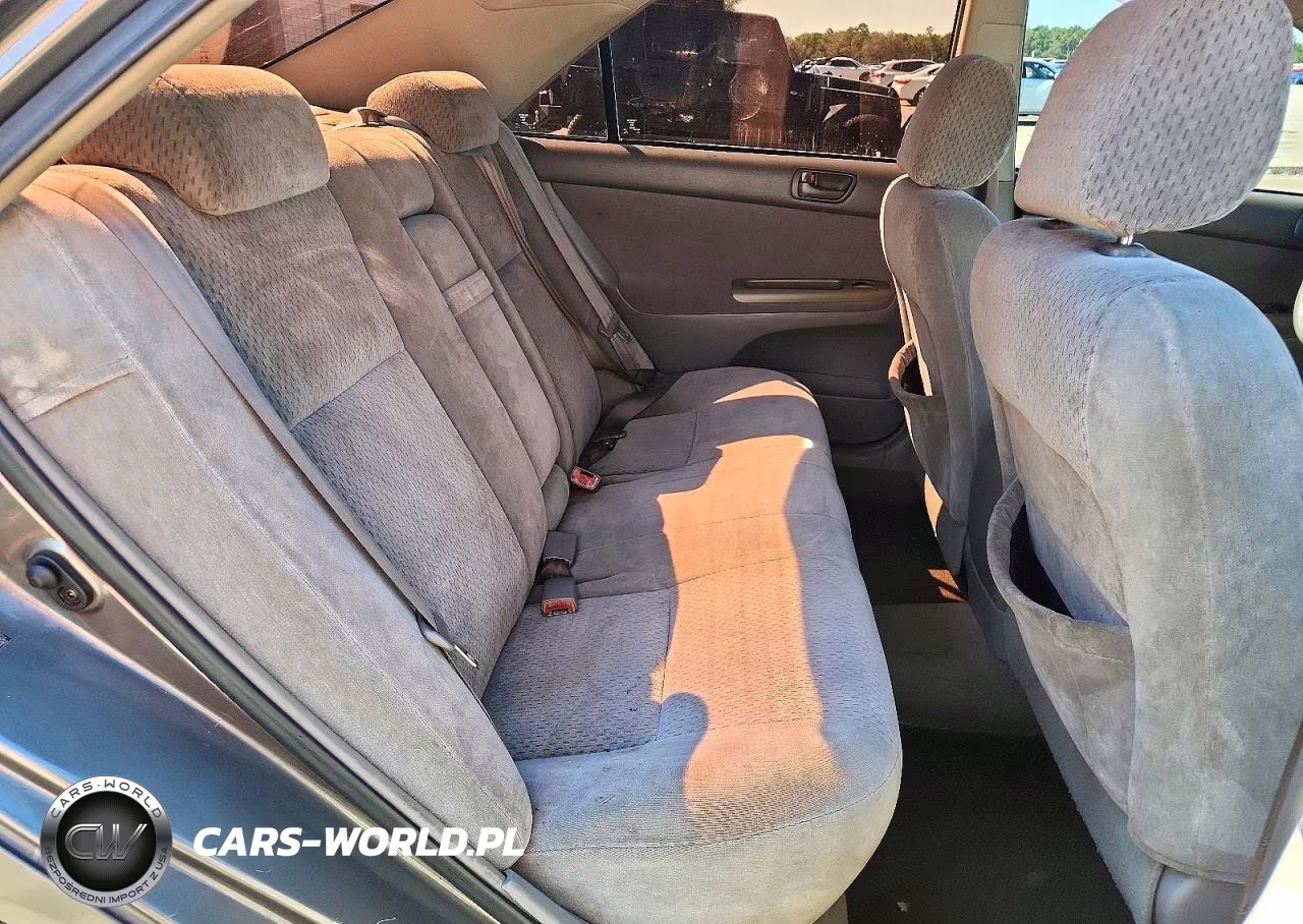 2004 Toyota Camry Le VIN:4T1BE32KX4U882962 - 10