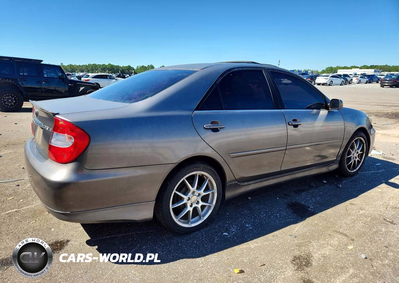 2004 Toyota Camry Le VIN:4T1BE32KX4U882962 - 3