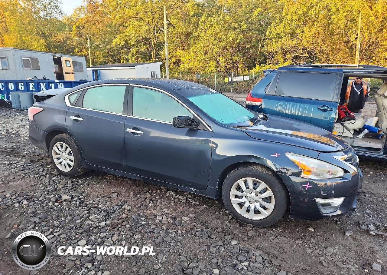 2015 Nissan Altima 2.5 S VIN:1N4AL3AP0FN886542 - 4