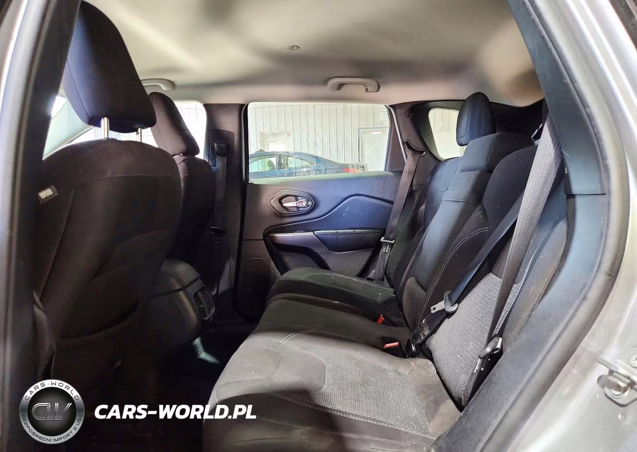 2019 Jeep Cherokee Latitude VIN:1C4PJMCB6KD311816 - 11
