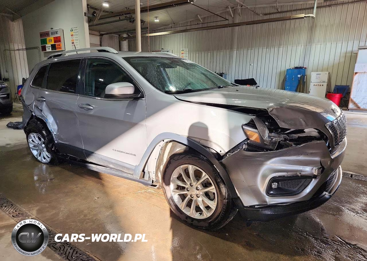 2019 Jeep Cherokee Latitude VIN:1C4PJMCB6KD311816 - 4