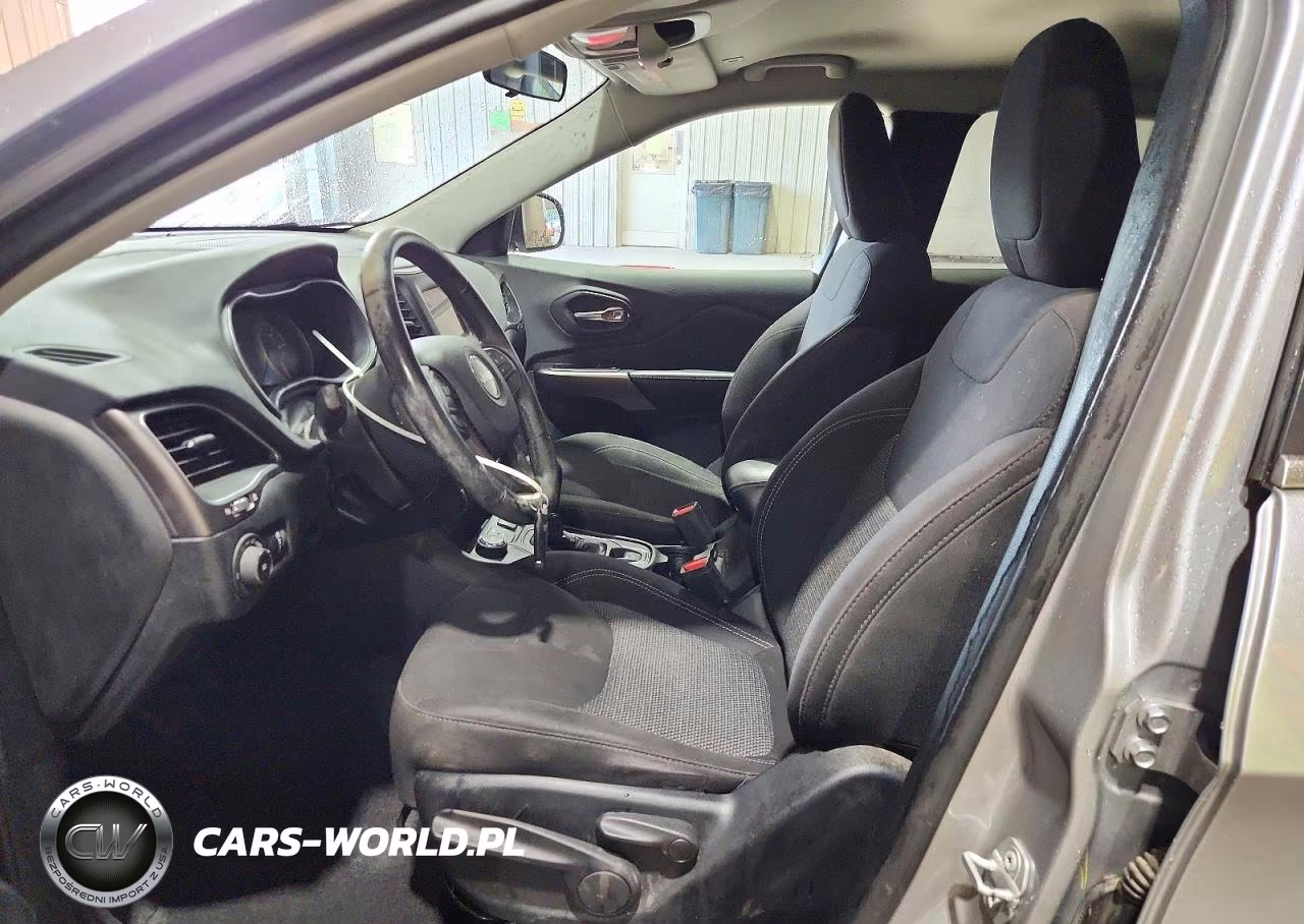 2019 Jeep Cherokee Latitude VIN:1C4PJMCB6KD311816 - 7