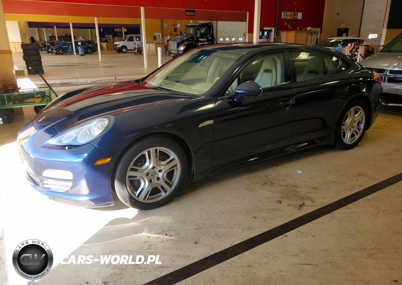 2012 Porsche Panamera 2