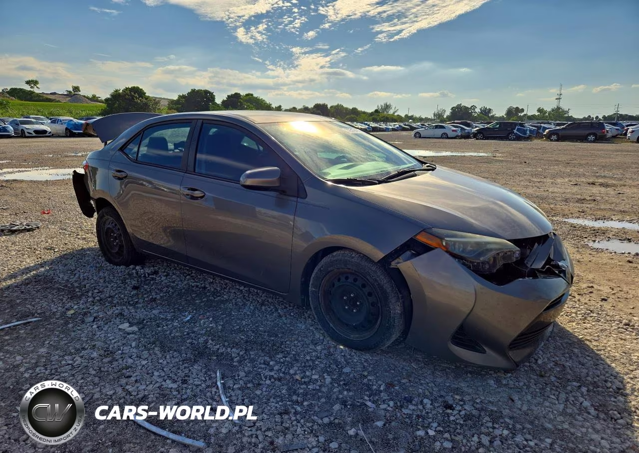 2018 Toyota Corolla Le VIN:2T1BURHE4JC097888 - 4