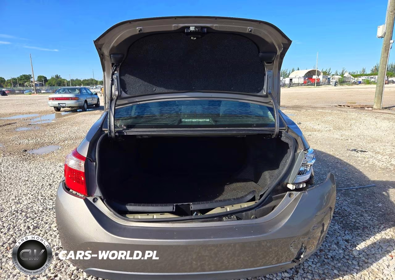 2018 Toyota Corolla Le VIN:2T1BURHE4JC097888 - 6