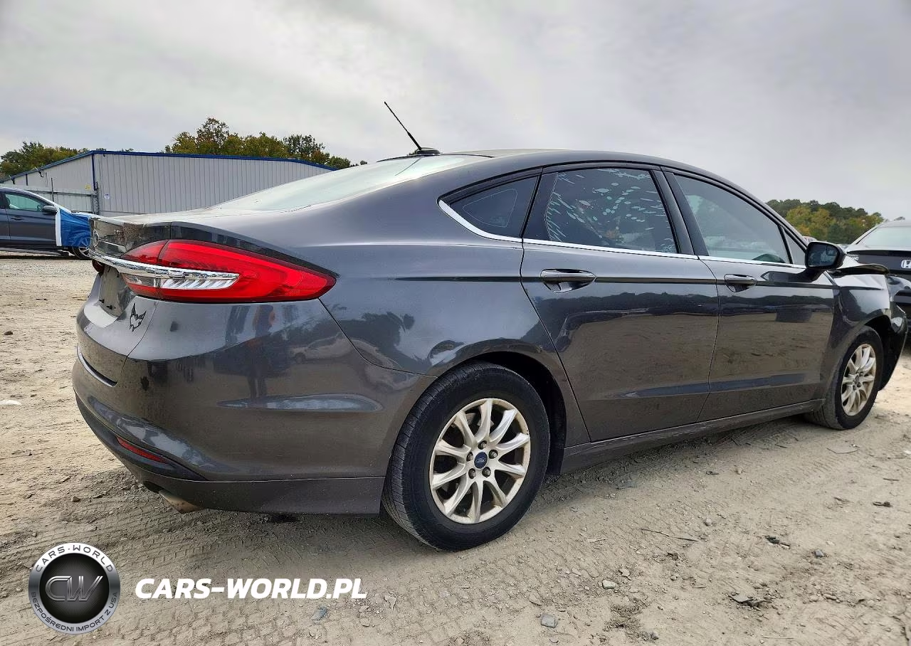 2018 Ford Fusion S VIN:3FA6P0G73JR129723 - 3