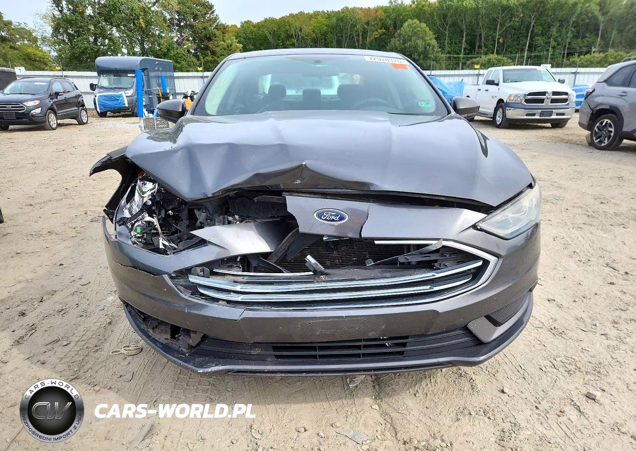 2018 Ford Fusion S VIN:3FA6P0G73JR129723 - 5
