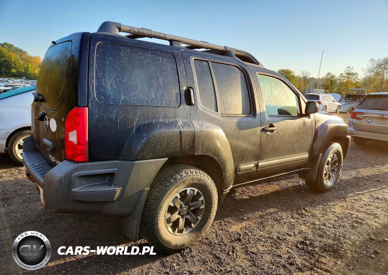 2015 Nissan Xterra Pro-4X VIN:5N1AN0NW1FN659411 - 3