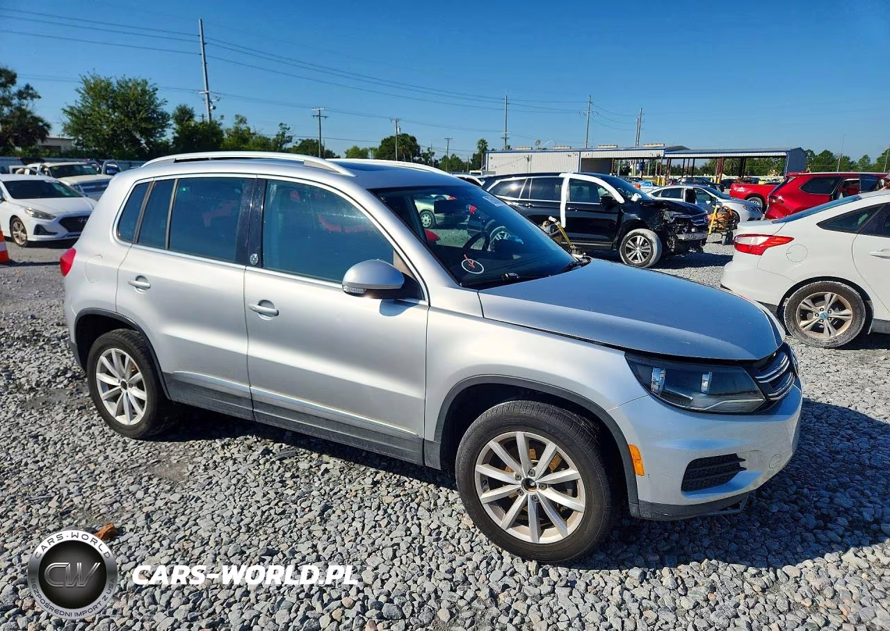 2017 Volkswagen Tiguan Wolfsburg VIN:WVGRV7AX7HK007150 - 4