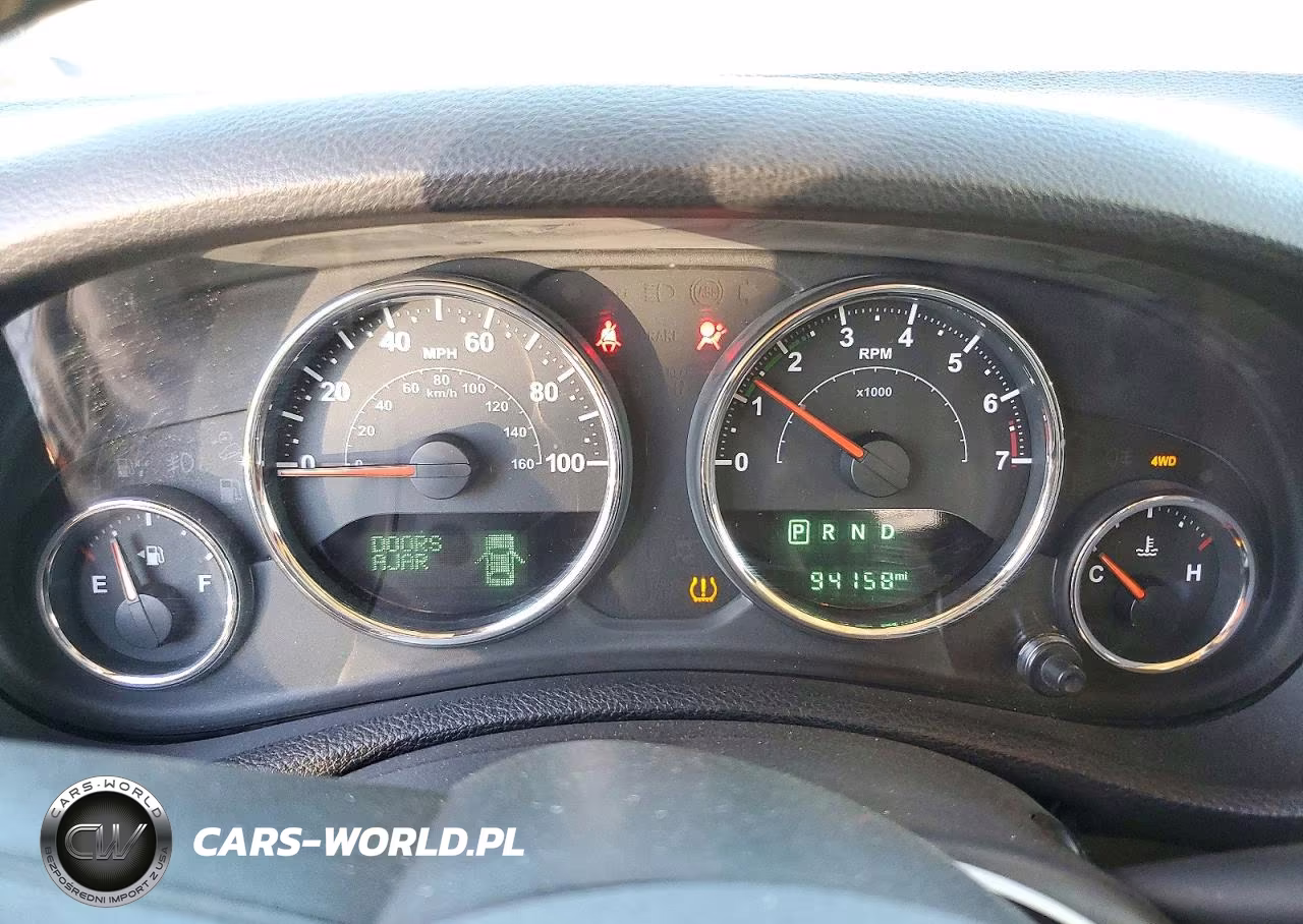 2015 Jeep Wrangler Unlimited Sport VIN:1C4BJWDG8FL615810 - 9