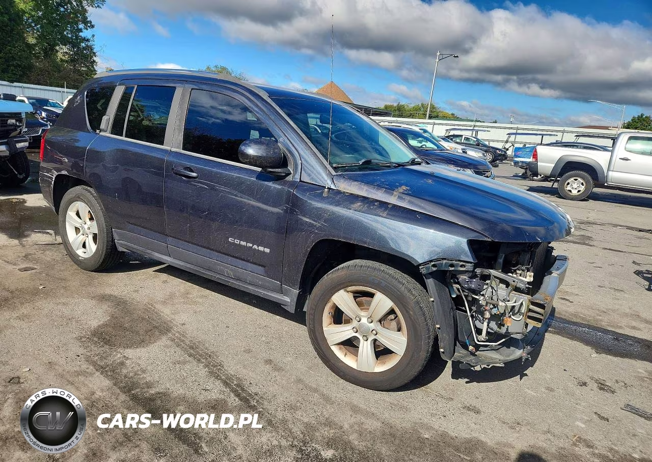 2014 Jeep Compass Latitude VIN:1C4NJDEB3ED827303 - 4
