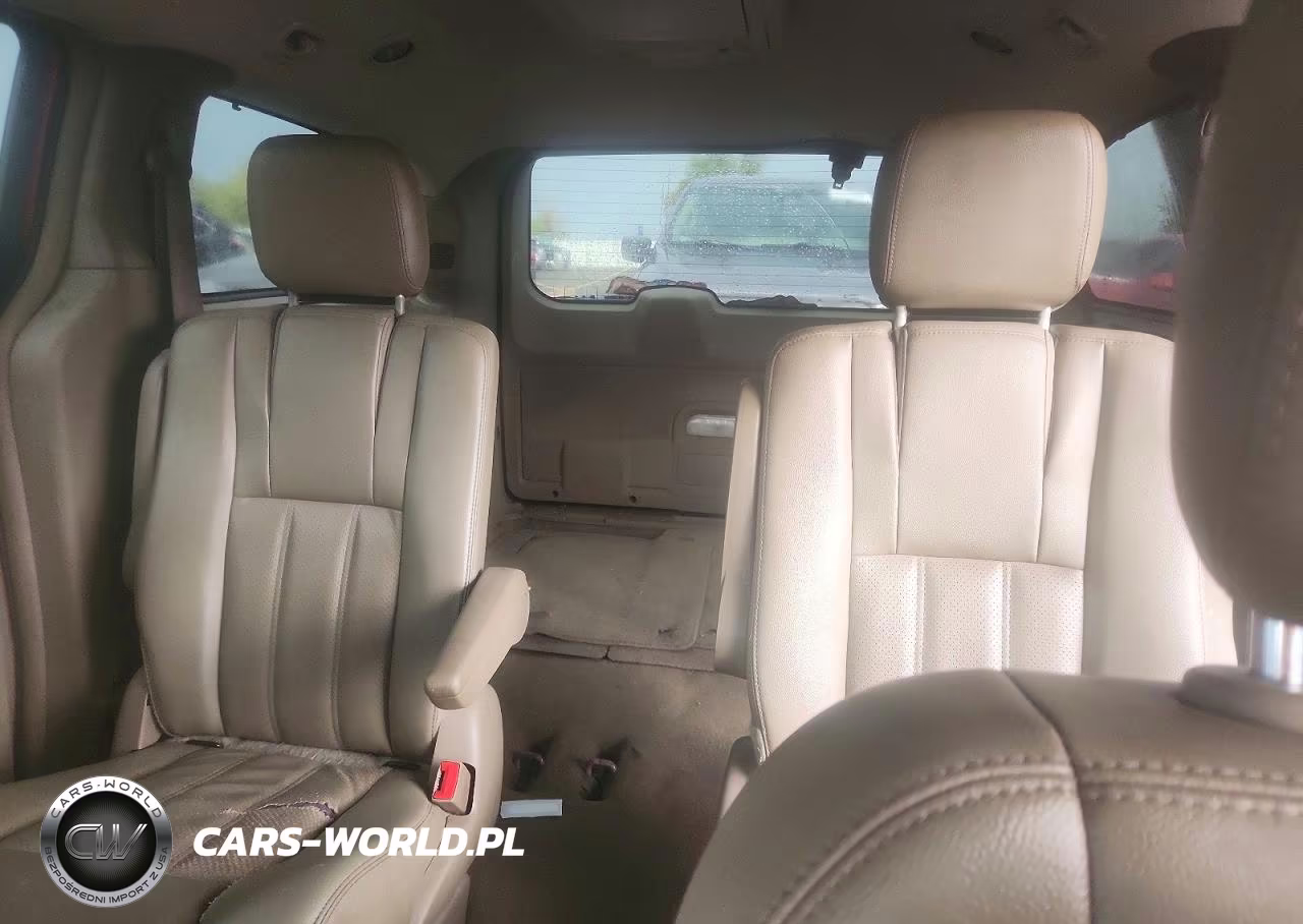 2015 Chrysler Town & Country Touring L VIN:2C4RC1CG3FR554869 - 10