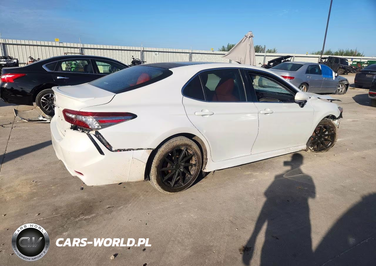 2018 Toyota Camry Xse VIN:4T1B61HK1JU120236 - 3