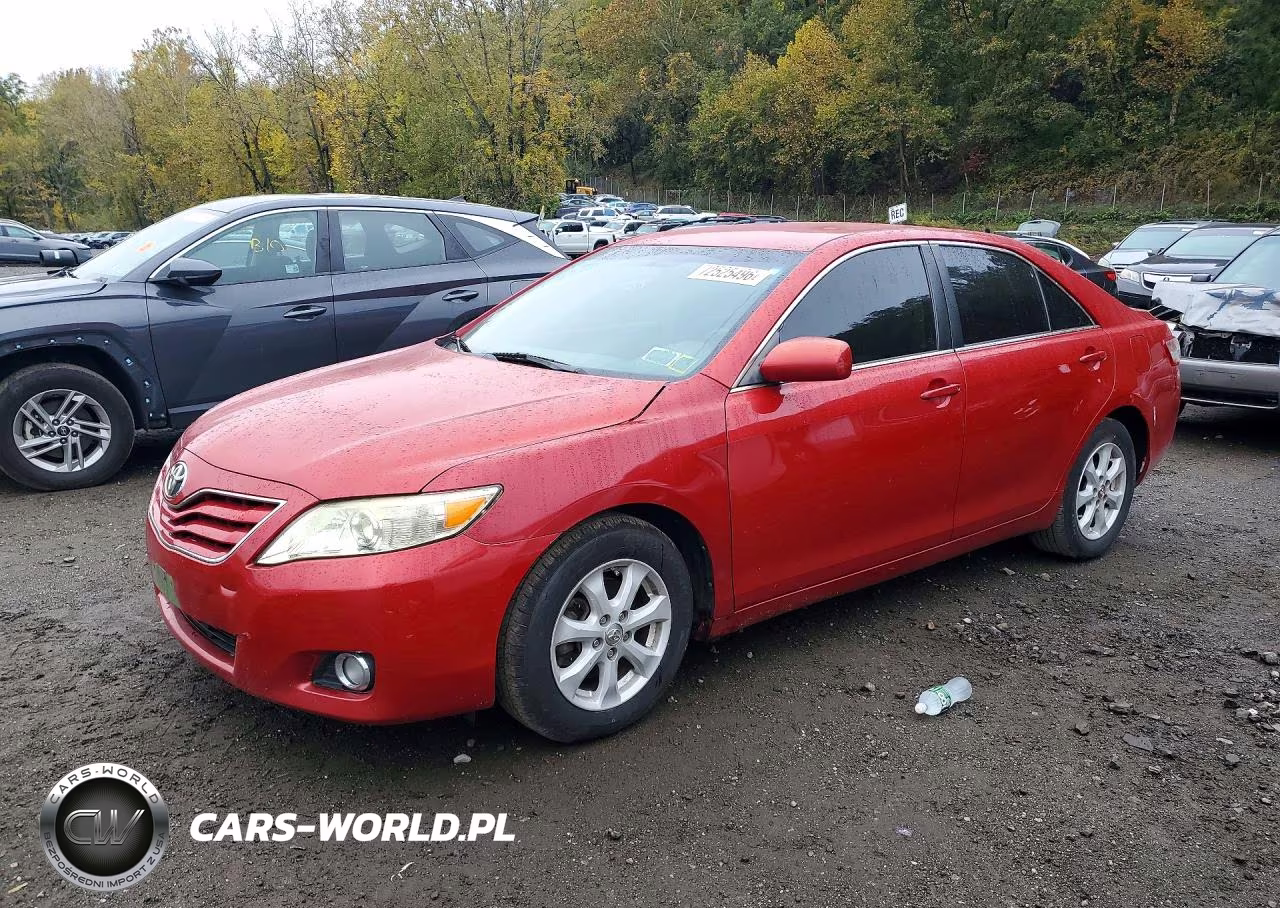 2010 Toyota Camry Le – zdjęcie 1 z 12