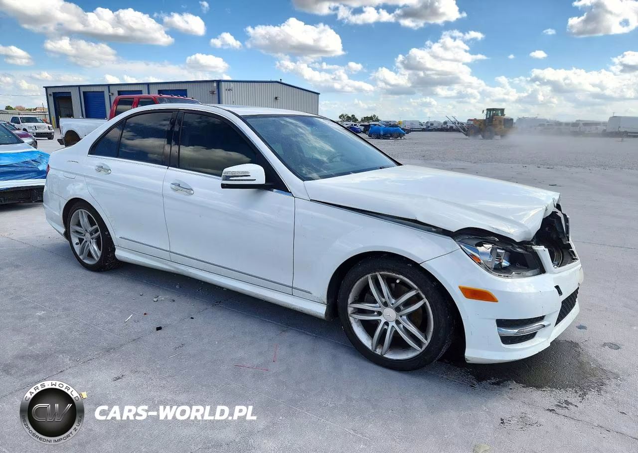 2014 Mercedes-Benz C 250 VIN:WDDGF4HB3EA938673 - 4