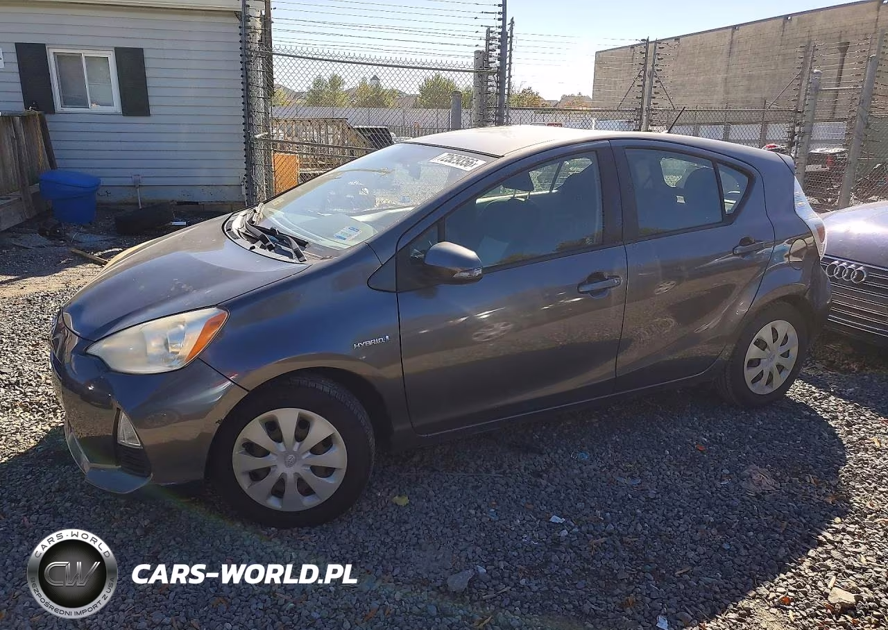 2013 Toyota Prius C Two VIN:JTDKDTB33D1549813 - 1