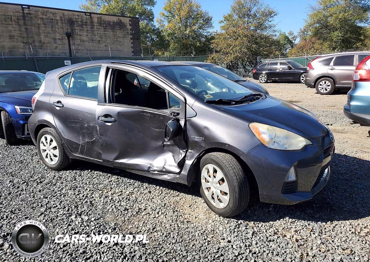 2013 Toyota Prius C Two VIN:JTDKDTB33D1549813 - 4