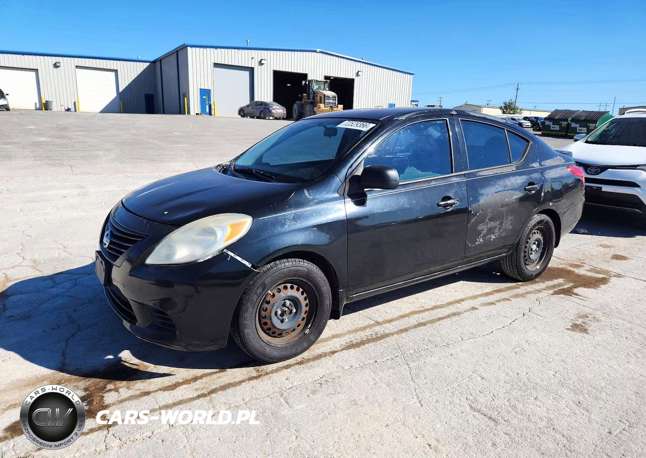 2013 Nissan Versa S – zdjęcie 1 z 12