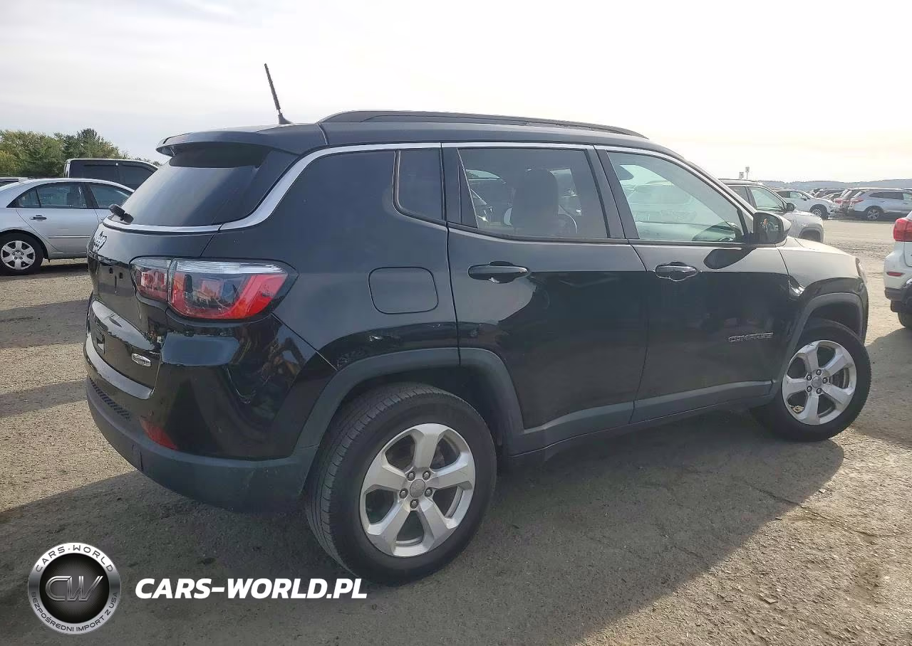 2018 Jeep Compass Latitude VIN:3C4NJDBB6JT366820 - 3