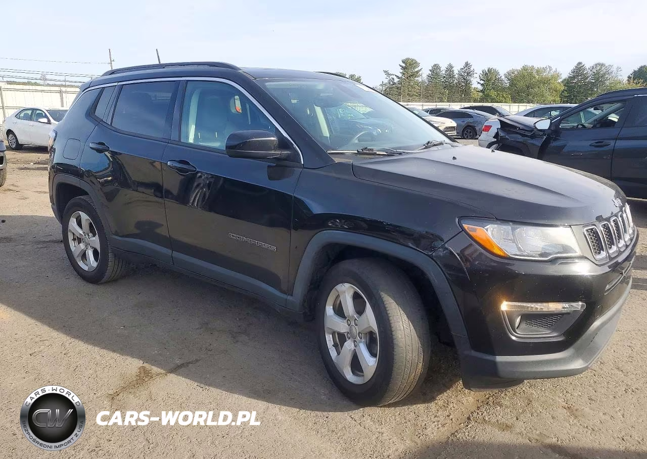 2018 Jeep Compass Latitude VIN:3C4NJDBB6JT366820 - 4