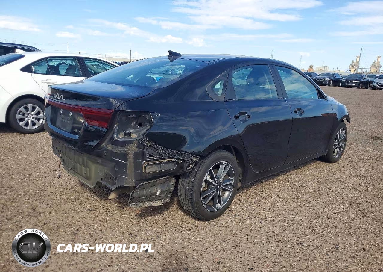 2023 Kia Forte Lxs VIN:3KPF24AD0PE613525 - 3
