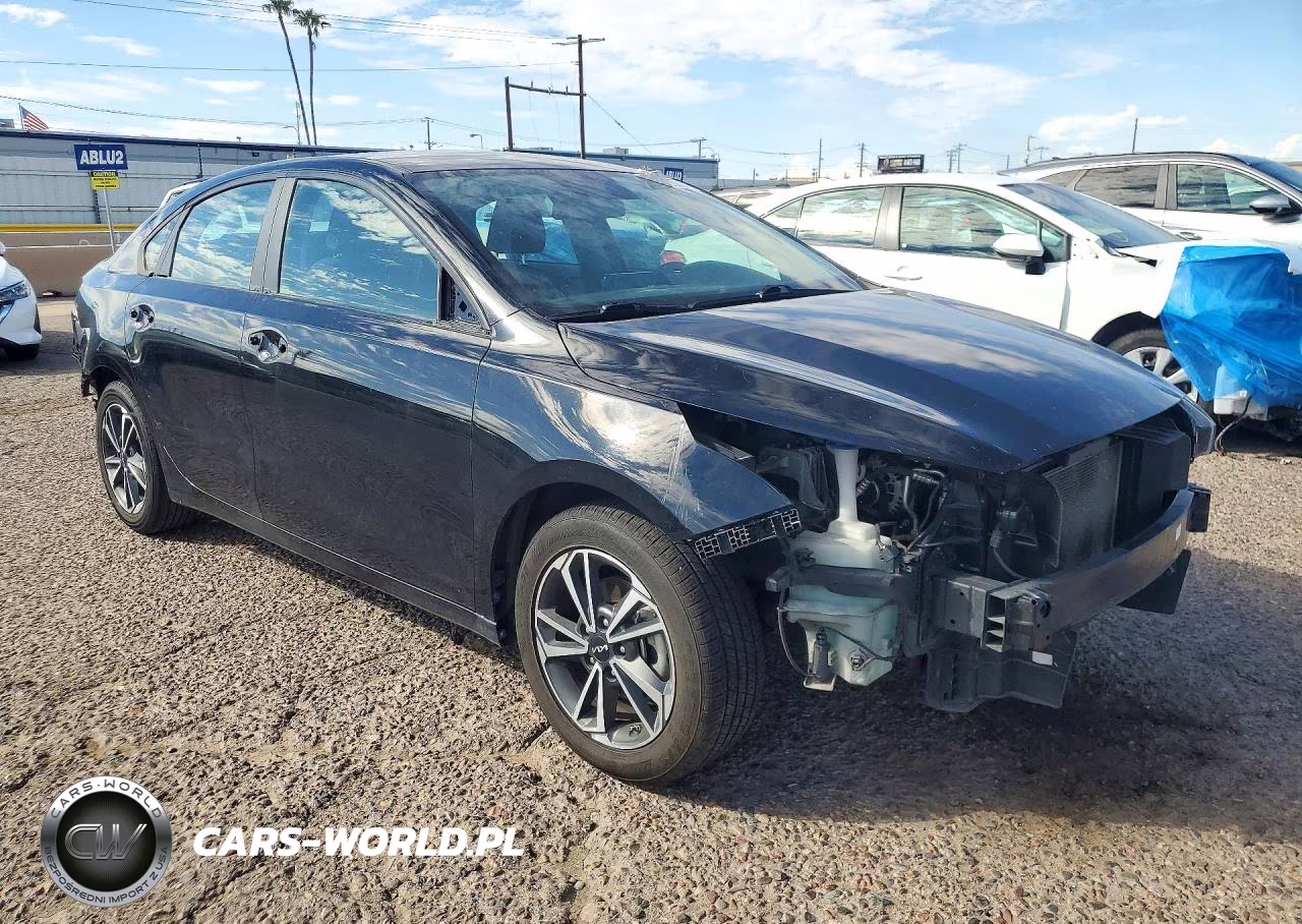 2023 Kia Forte Lxs VIN:3KPF24AD0PE613525 - 4