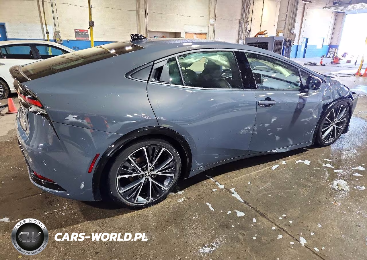 2026 Toyota Prius Xle VIN:JTDACAAU7T3081729 - 3