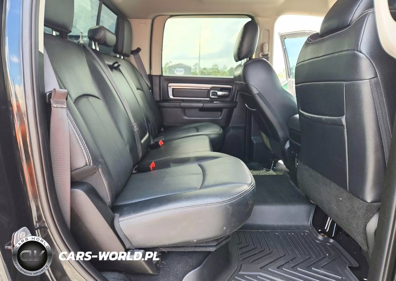 2018 Ram 3500 Laramie VIN:3C63RRJL3JG429332 - 10