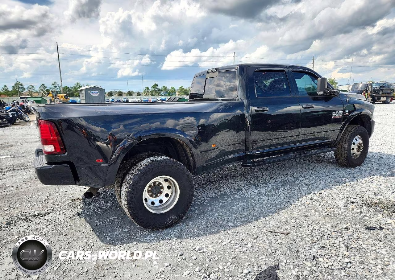 2018 Ram 3500 Laramie VIN:3C63RRJL3JG429332 - 3