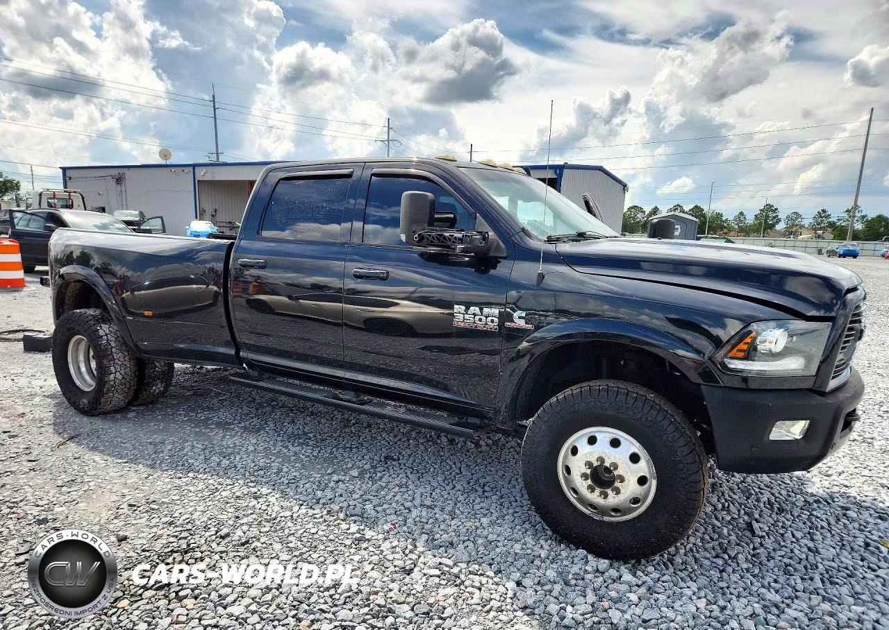 2018 Ram 3500 Laramie VIN:3C63RRJL3JG429332 - 4