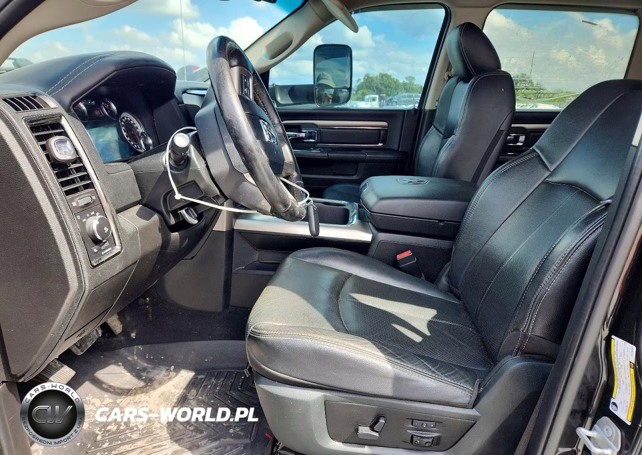 2018 Ram 3500 Laramie VIN:3C63RRJL3JG429332 - 7