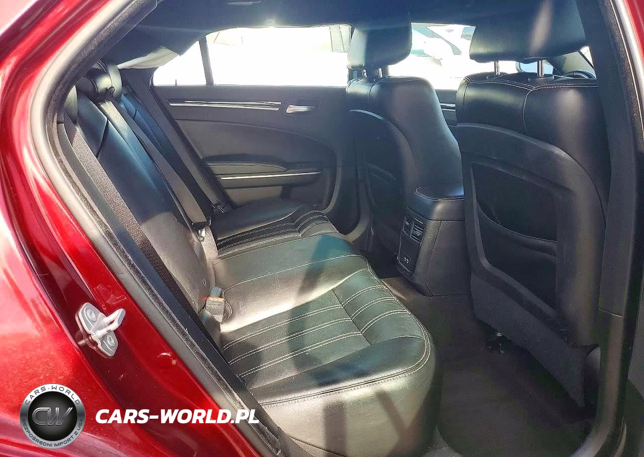 2019 Chrysler 300 S VIN:2C3CCABG5KH654015 - 10
