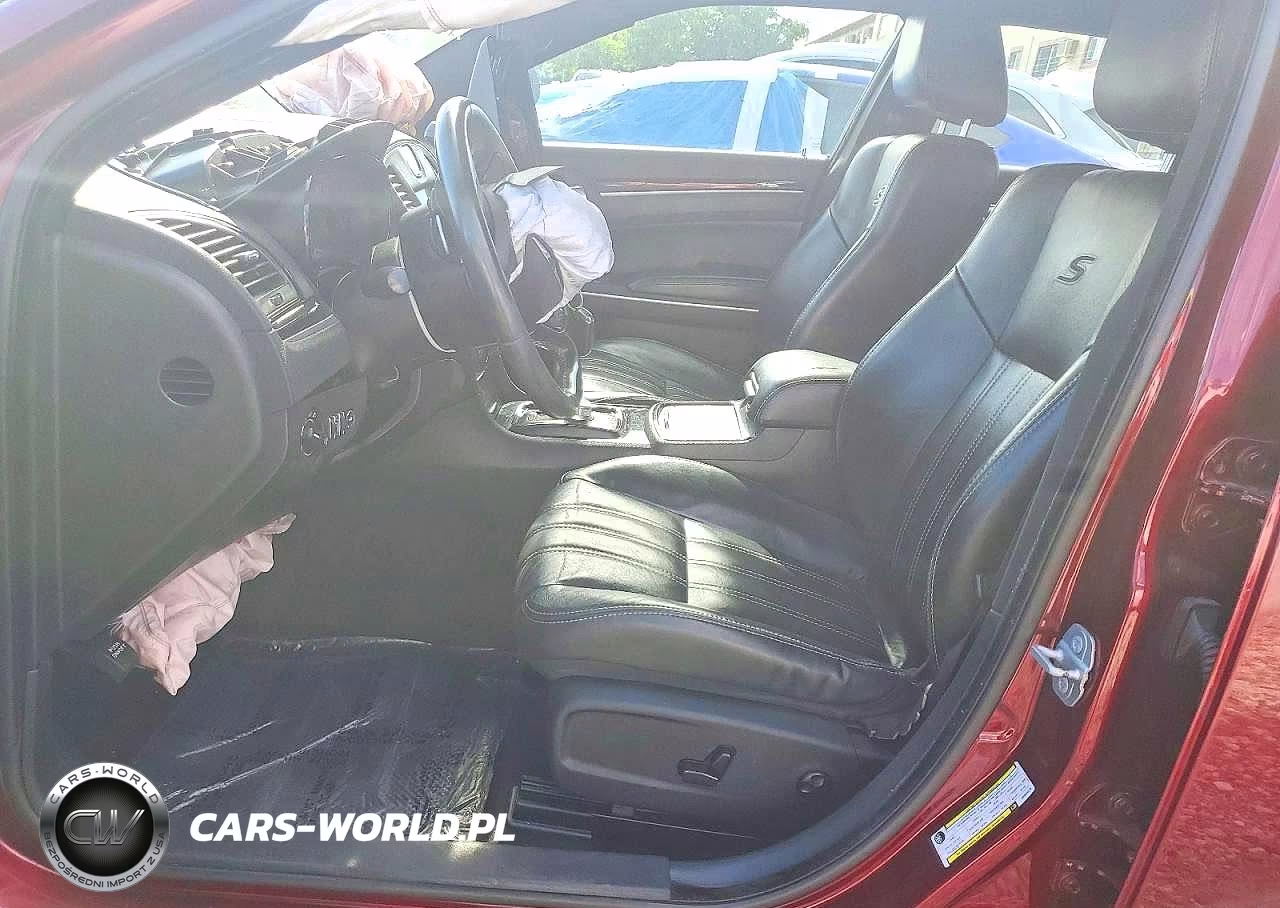 2019 Chrysler 300 S VIN:2C3CCABG5KH654015 - 7