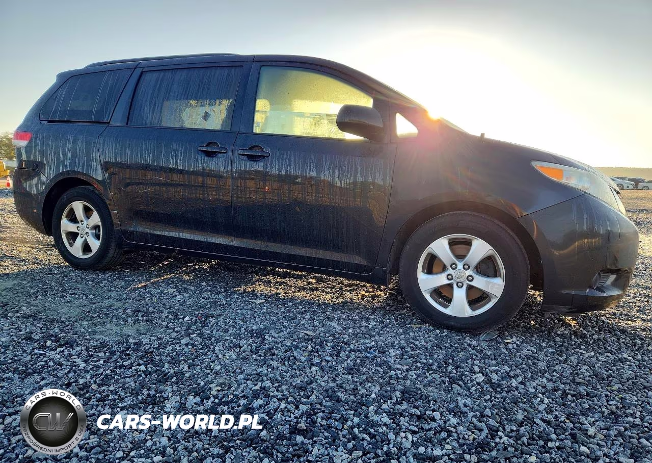 2011 Toyota Sienna Le VIN:5TDKK3DC1BS062452 - 4