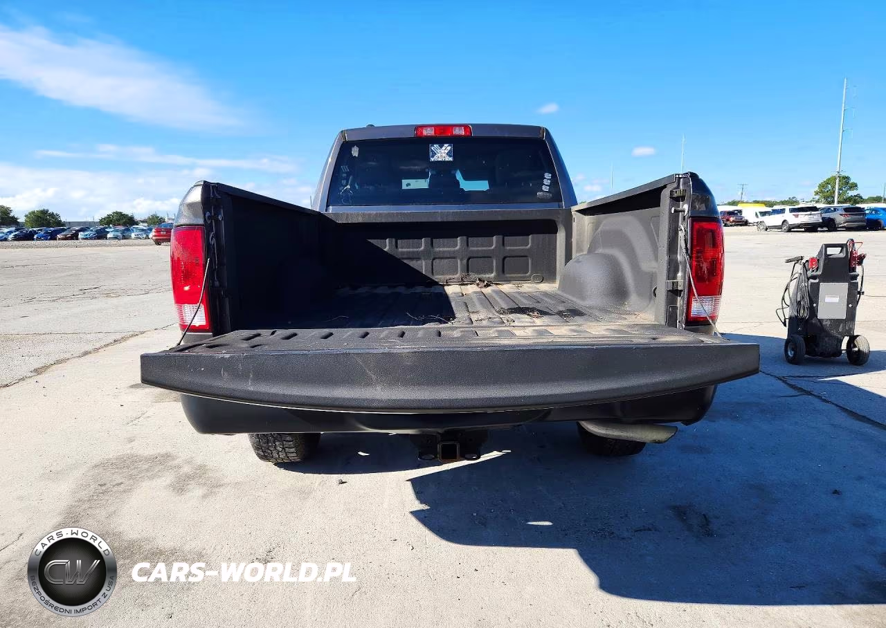 2019 Ram 1500 Classic Tradesman VIN:1C6RR6FG9KS637634 - 6