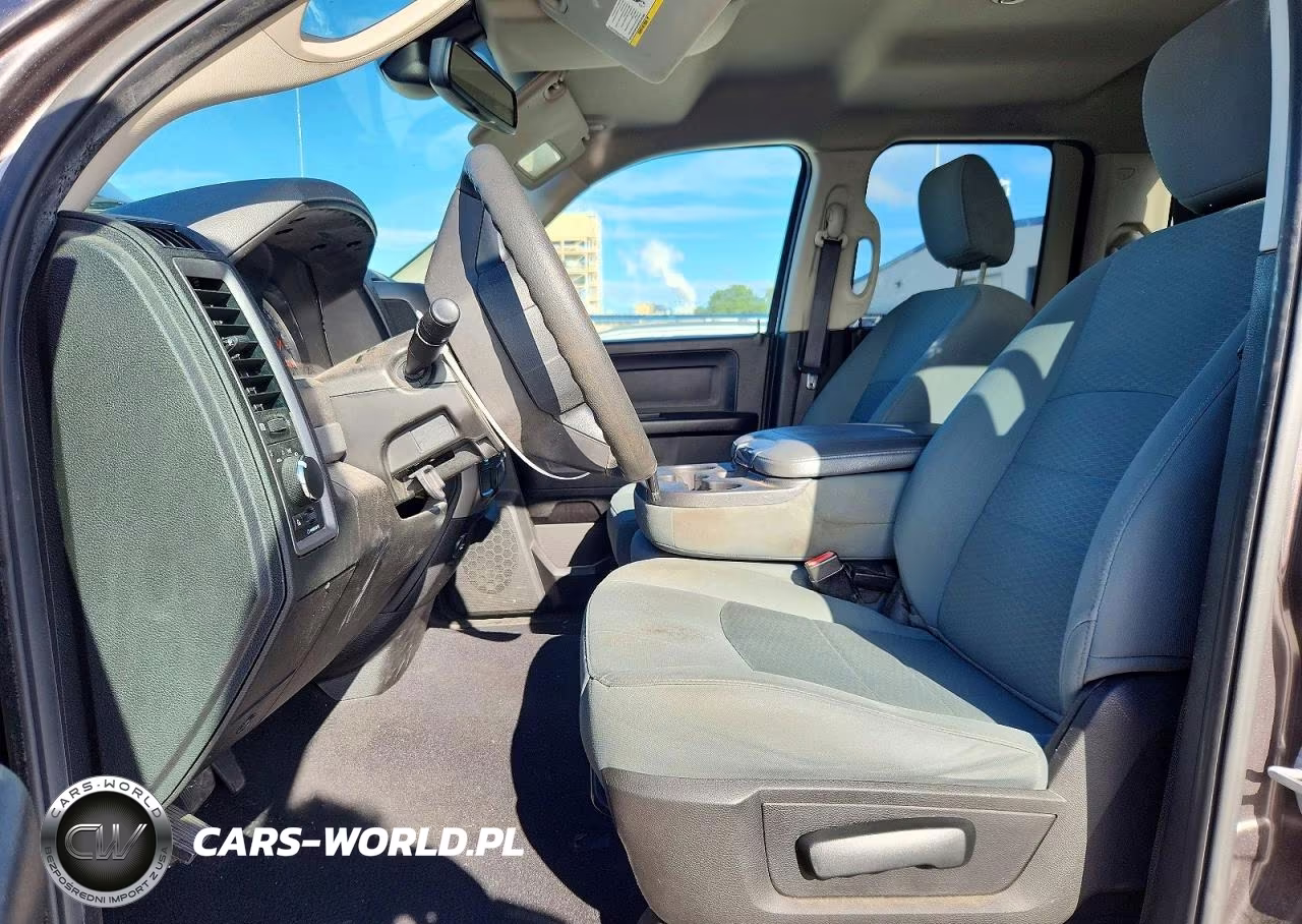 2019 Ram 1500 Classic Tradesman VIN:1C6RR6FG9KS637634 - 7