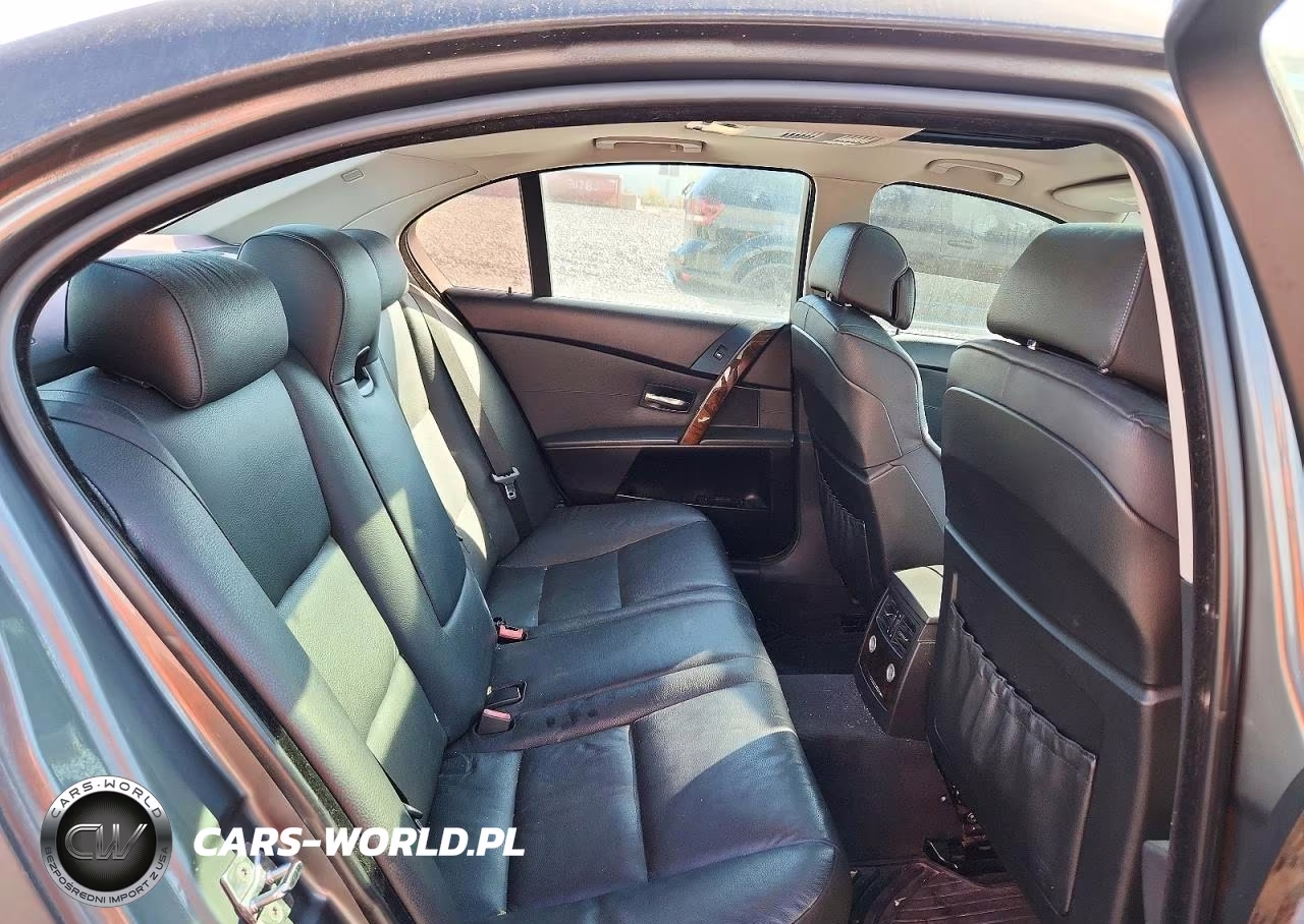 2006 BMW 530 Xi VIN:WBANF73526CG68653 - 10