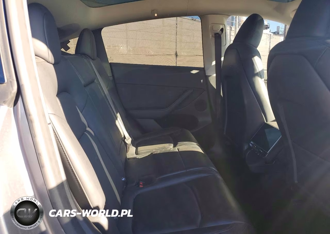 2024 Tesla Model Y VIN:7SAYGAEE3RF209680 - 11