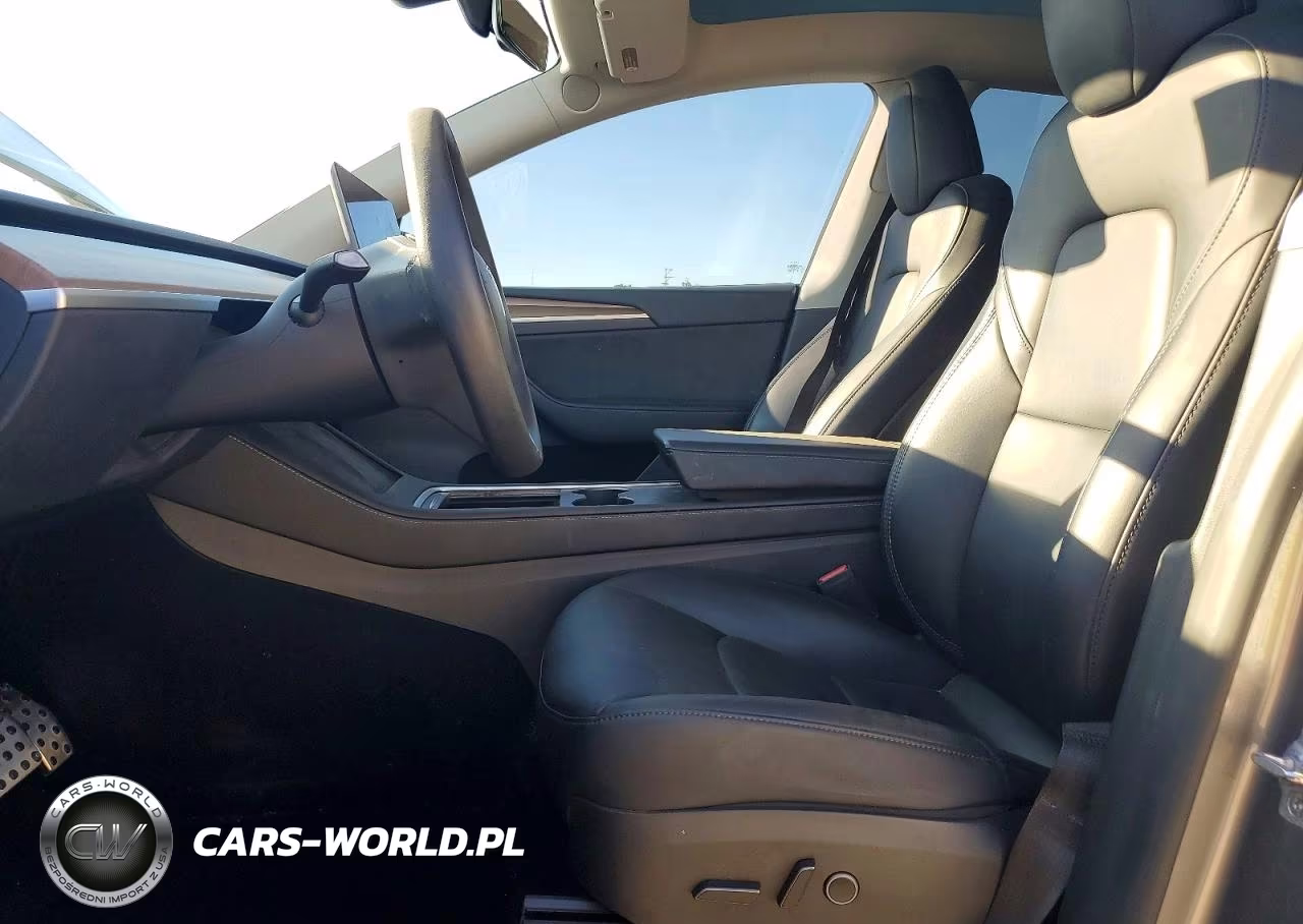2024 Tesla Model Y VIN:7SAYGAEE3RF209680 - 7