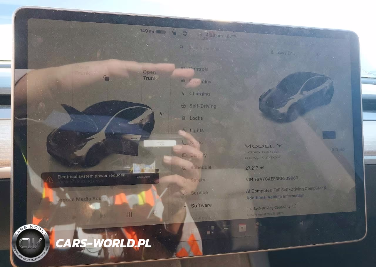 2024 Tesla Model Y VIN:7SAYGAEE3RF209680 - 9