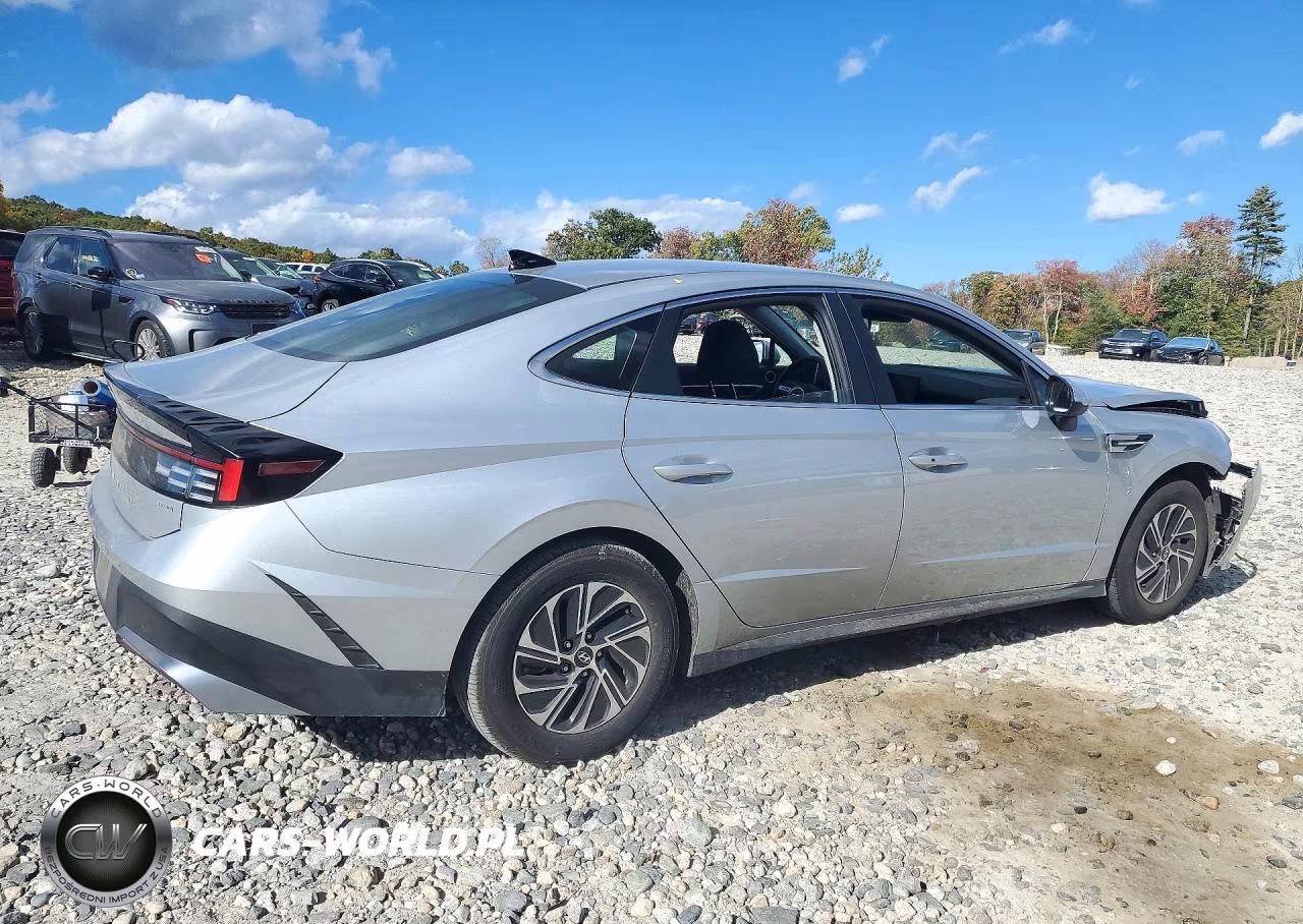 2026 Hyundai Sonata Hybrid Blue VIN:KMHL24JJ5TA146135 - 3
