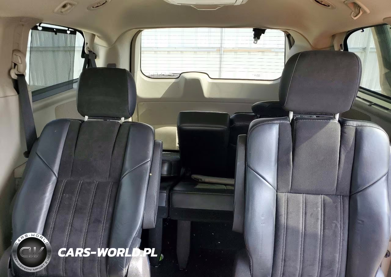 2015 Chrysler Town & Country Limited VIN:2C4RC1JG6FR677584 - 10